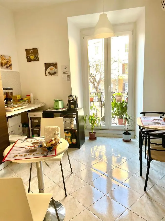 B&B A Home In Roma 2*,